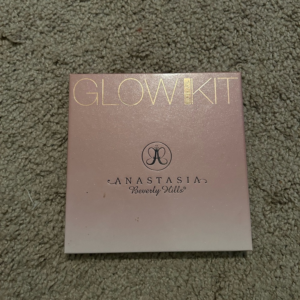 Anastasia Beverly Hills Glow Kit in That Glow $35